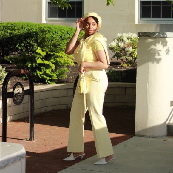 Meet your Posher, Amber Krystya - Picture 2 of 8